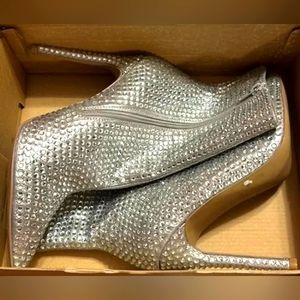 NWOT! Steve Madden Winnings BLING Rhinestone Heel Boot US 6